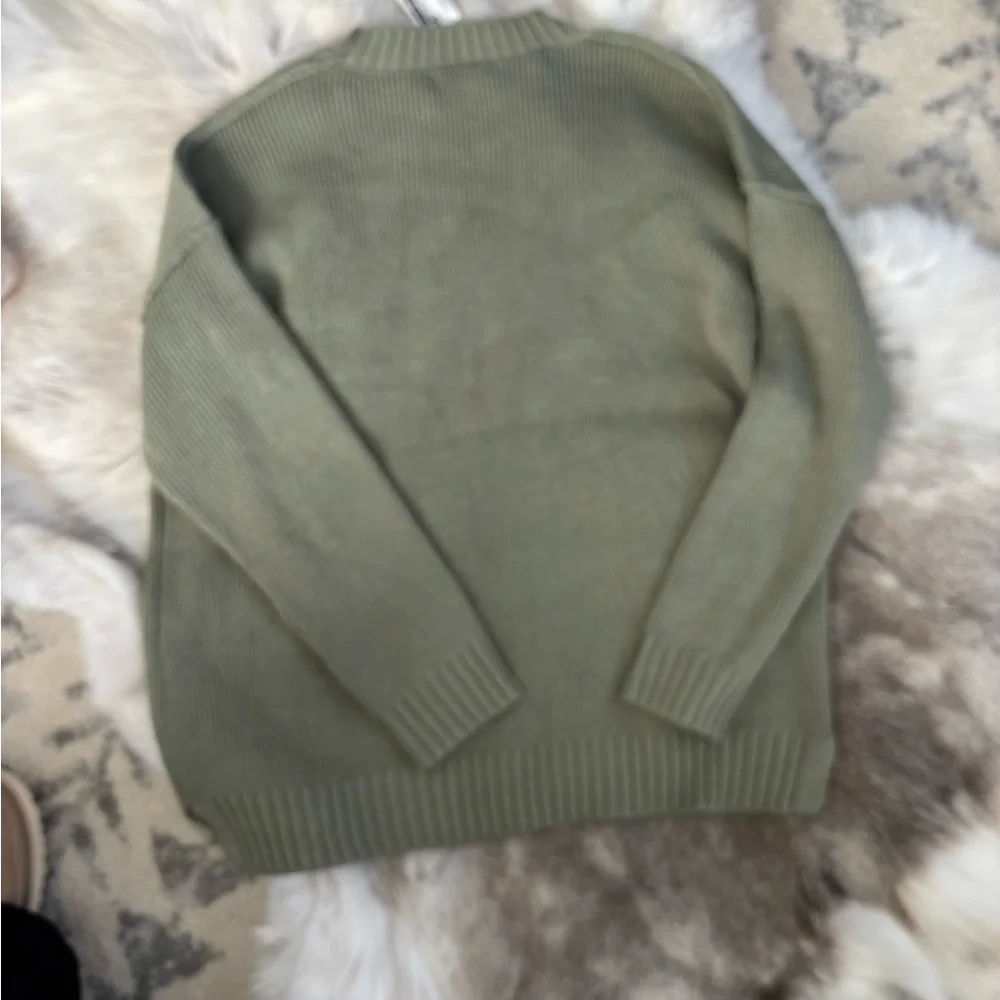 NWT  Green Women's Sweater - Picture 2 of 5